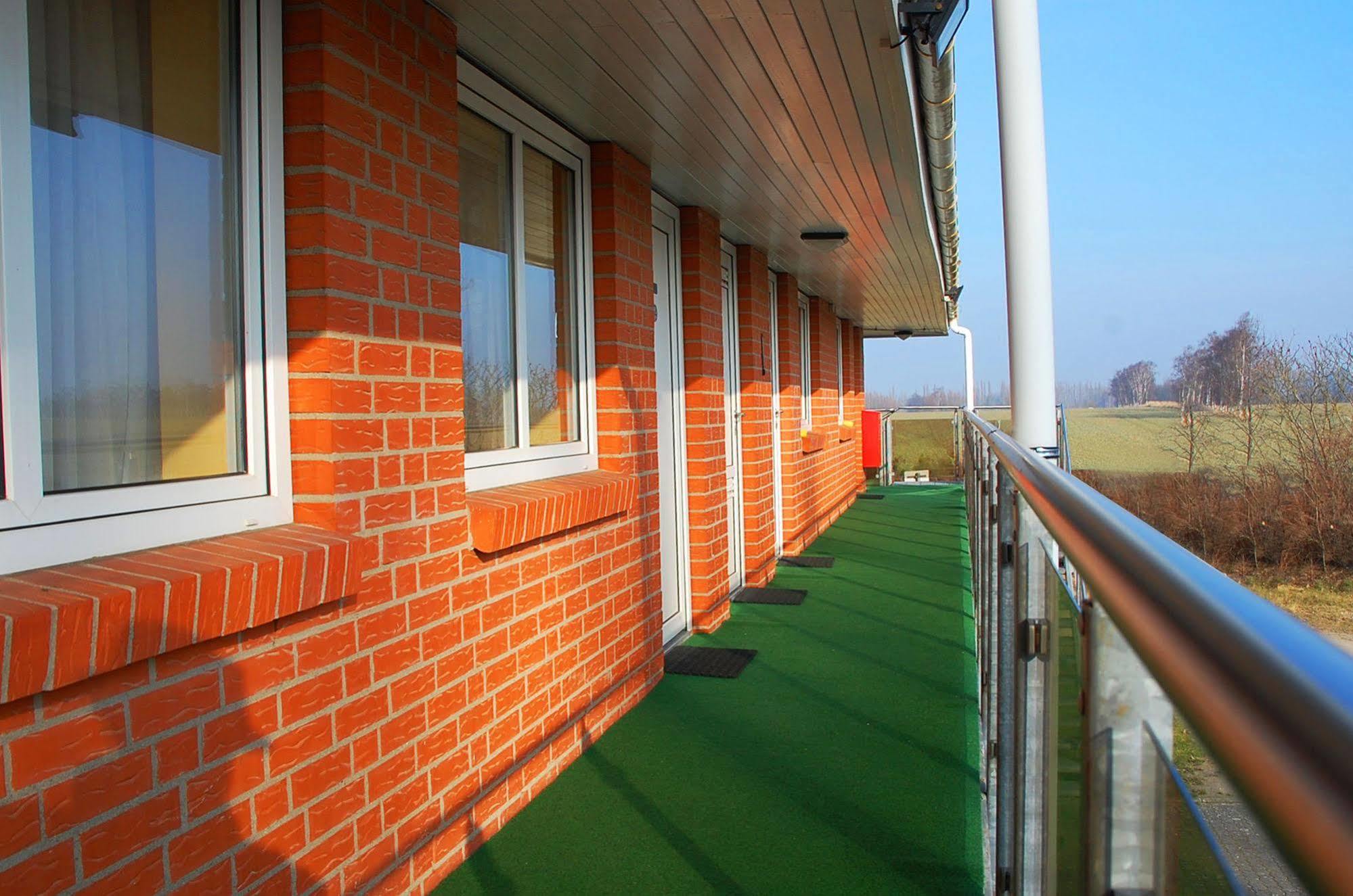 Hotel Ziegenkrug Rostocker Tor Lambrechtshagen Exterior foto